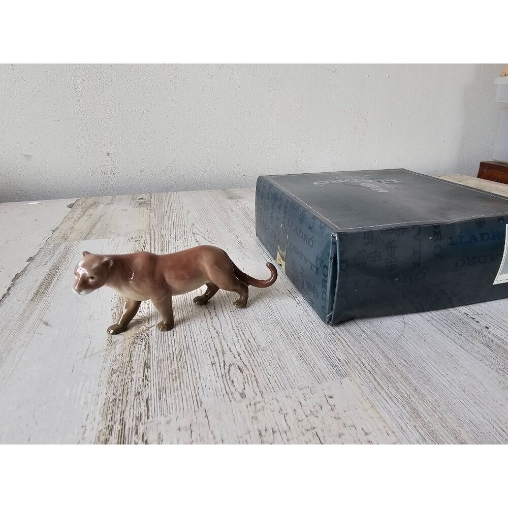 Lladro 5435 puma AS IS cat statue RARE figurine decor wildlife